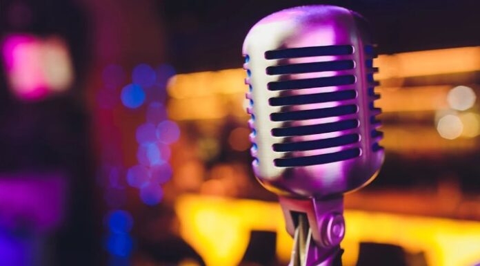 Beyond the Script: Mastering the Voice that Captivates Live Event Audiences